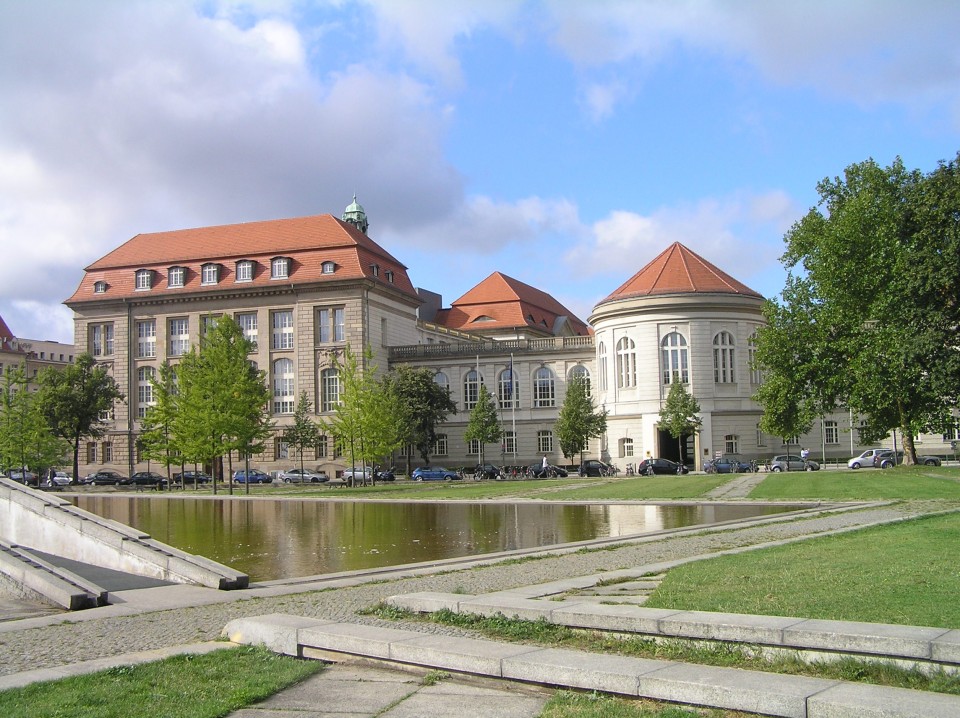Wirtschaftsministerium am Invalidenpark ¹ Wirtschaftsministerium am Invalidenpark ¹